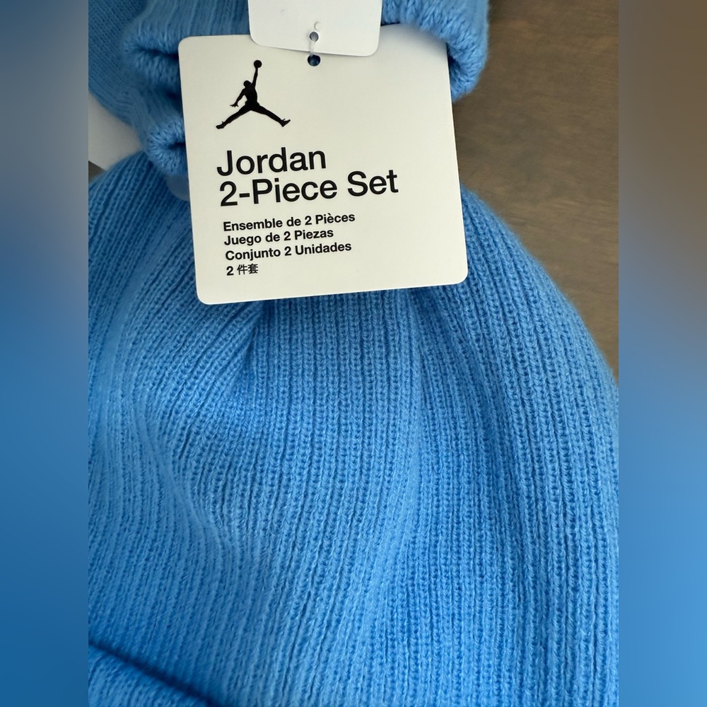 NWT • Jordan Legend Blue 2 piece set Beanie Hat and Gloves - Picture 5 of 6